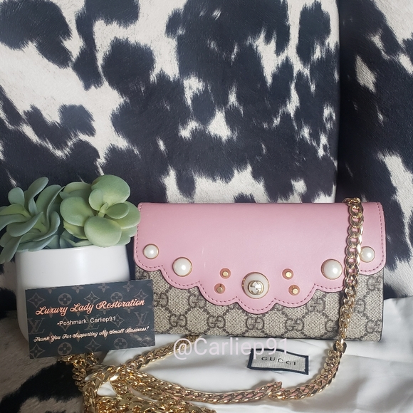 Gucci Handbags - Authentic Gucci Pearl Wallet Crossbody